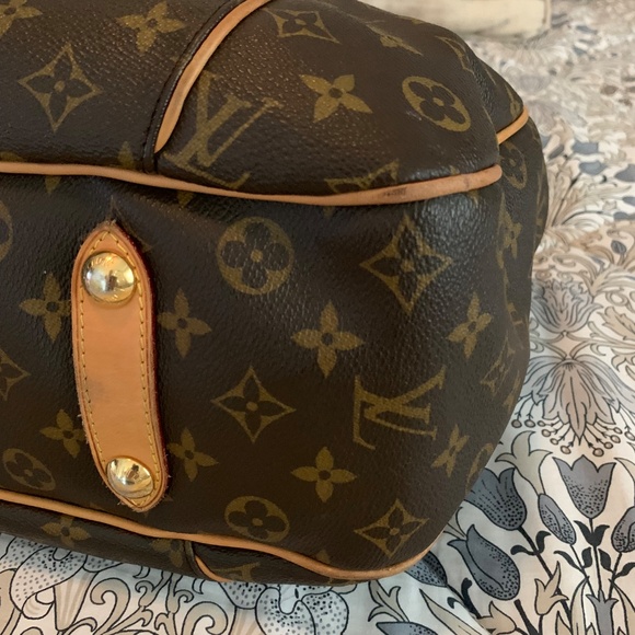 Louis Vuitton Galliera PM - Picture 8 of 17